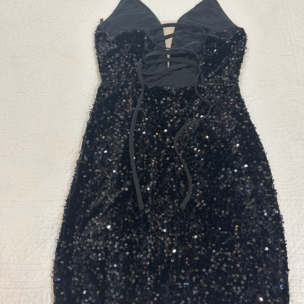 Black Sequin Ruched Sheath Dress with Plunge Neckline. Semi formal. Night Life. - Picture 9 of 12